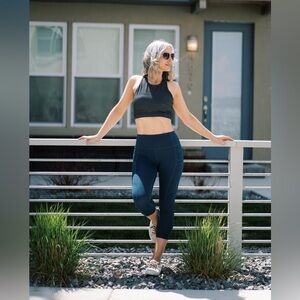 Savvi Alta Silk Capri Leggings | Teal Blue | Size XS | EUC